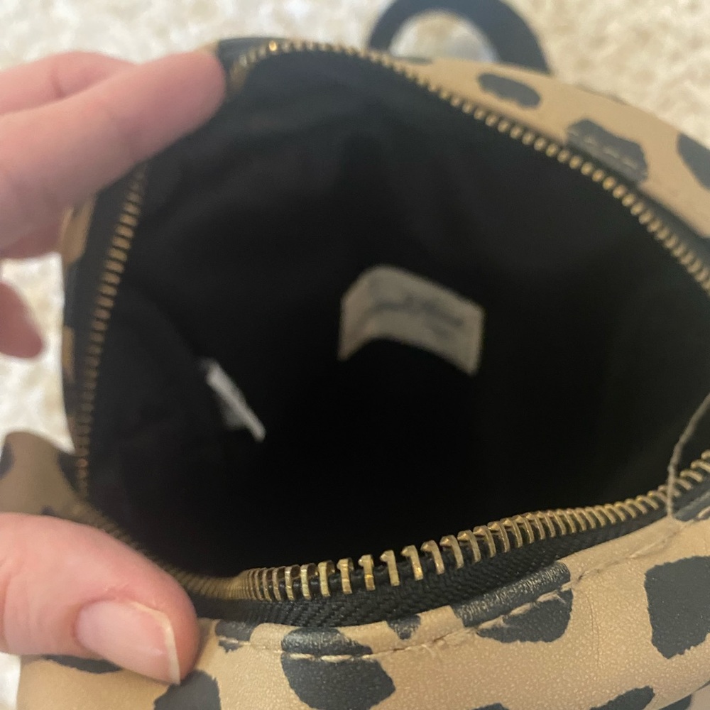 Universal Thread Crossbody - Picture 4 of 6
